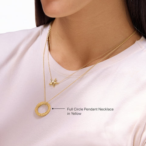 Full Circle Pendant Necklace in Yellow